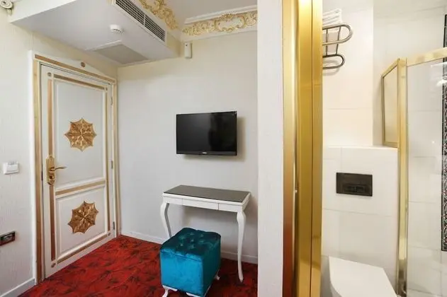 Economy Room