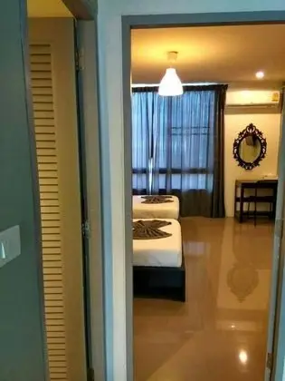 İki Ayrı Yataklı Oda, Ortak Banyo