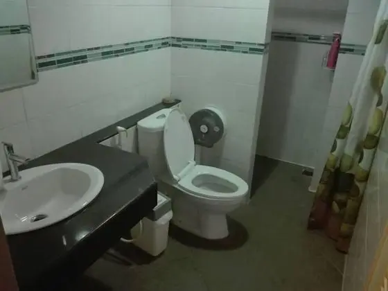 İki Ayrı Yataklı Oda, Ortak Banyo