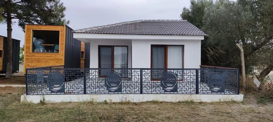 Adam Villa