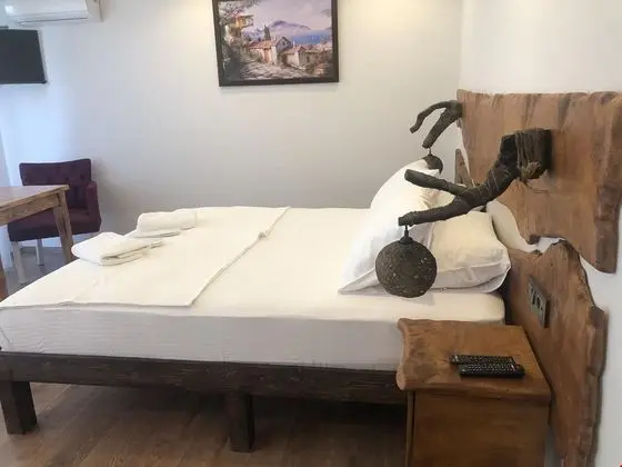 Adam Villa