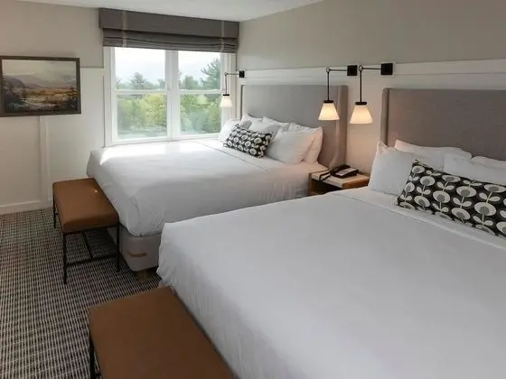 Deluxe Queen Suite