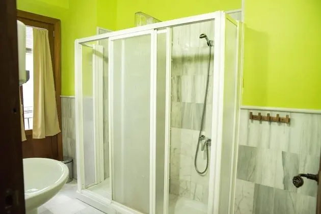 Dört Kişilik Oda, Banyolu/Duşlu