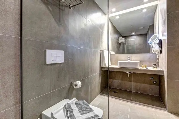 Üç Kişilik Oda