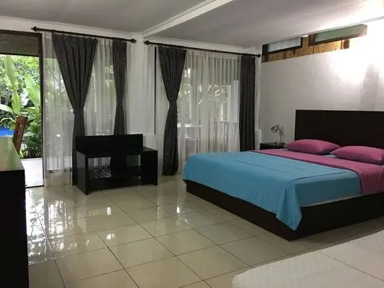 Comfort Oda, 1 Büyük (Queen) Boy Yatak, Havuz Manzaralı