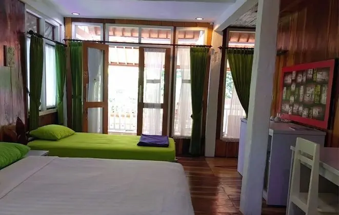 Deluxe Üç Kişilik Oda, Birden Çok Yatak, Havuz Manzaralı