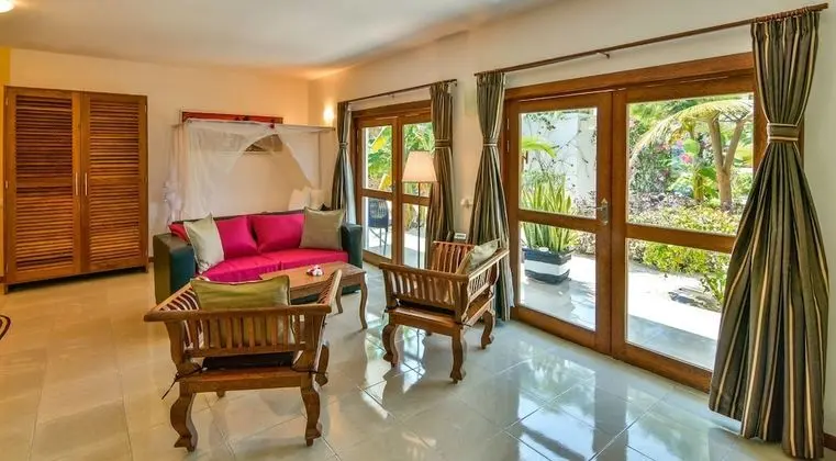 Superior Bungalov, 1 En Büyük (King) Boy Yatak, Buzdolabı, Kısmi Deniz Manzarası