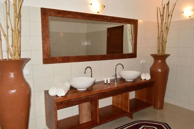 Superior Bungalov, 1 En Büyük (King) Boy Yatak, Buzdolabı, Kısmi Deniz Manzarası