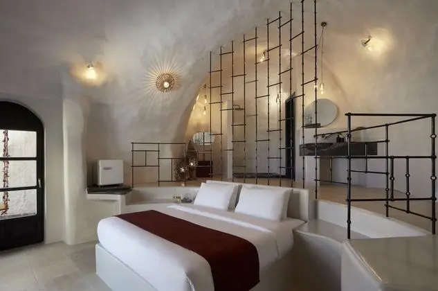 Assyrtiko Deluxe Suite with private outdoor heated pool