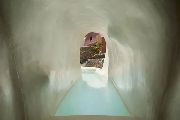 Assyrtiko Deluxe Suite with private outdoor heated pool
