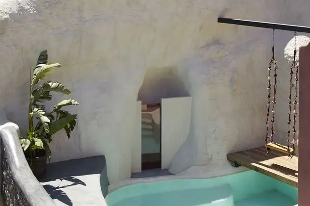 Assyrtiko Deluxe Suite with private outdoor heated pool