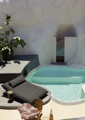 Assyrtiko Deluxe Suite with private outdoor heated pool