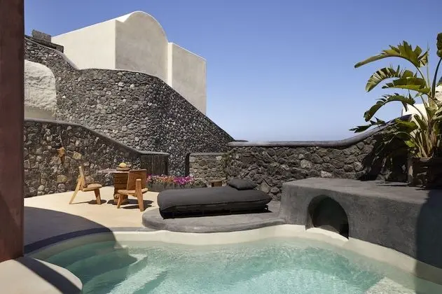 Assyrtiko Deluxe Suite with private outdoor heated pool