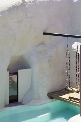 Assyrtiko Deluxe Suite with private outdoor heated pool