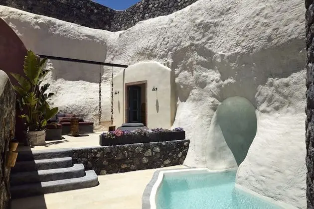 Assyrtiko Deluxe Suite with private outdoor heated pool