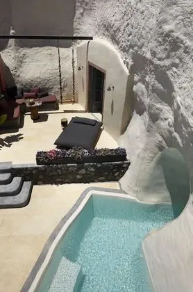 Assyrtiko Deluxe Suite with private outdoor heated pool