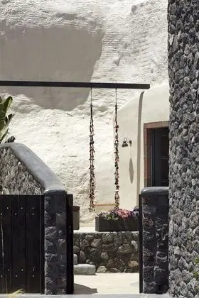 Assyrtiko Deluxe Suite with private outdoor heated pool