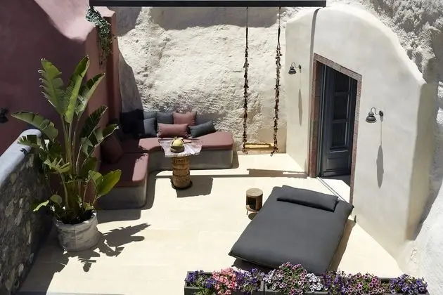 Assyrtiko Deluxe Suite with private outdoor heated pool