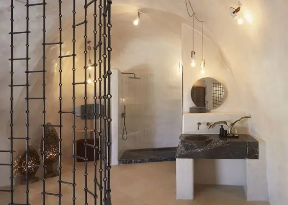 Assyrtiko Deluxe Suite with private outdoor heated pool