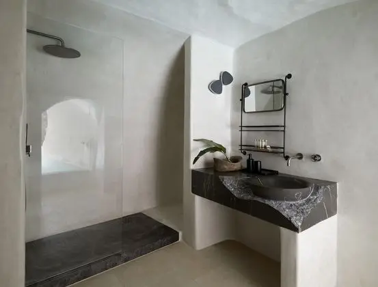 Assyrtiko Deluxe Suite with private outdoor heated pool