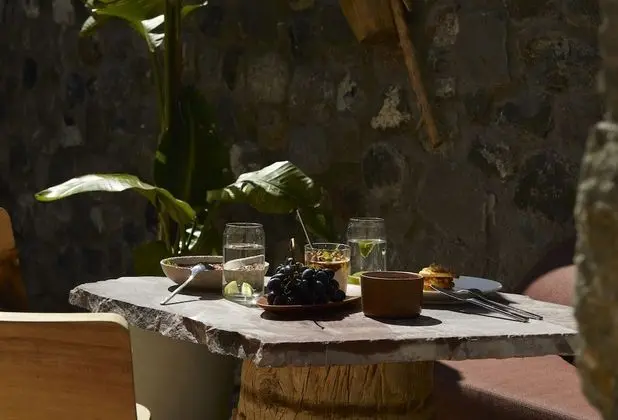 Vinsanto Honeymoon Villa with private heated pool and caldera view