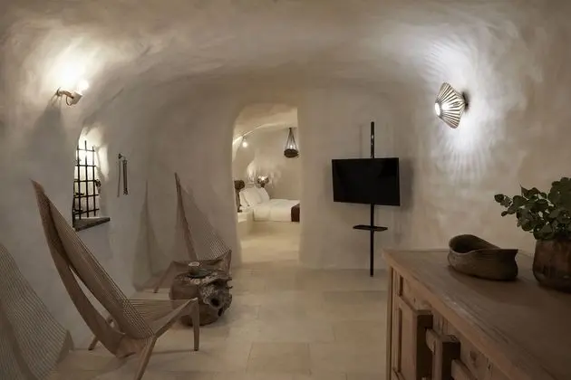 Vinsanto Honeymoon Villa with private heated pool and caldera view