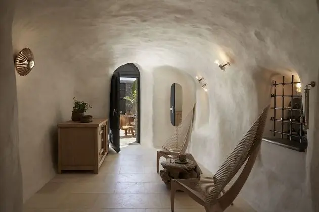 Vinsanto Honeymoon Villa with private heated pool and caldera view