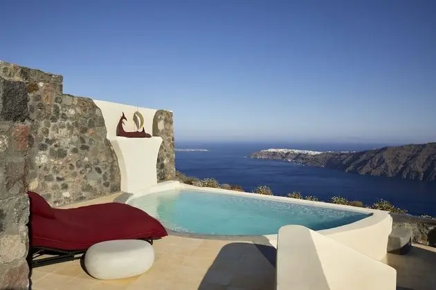 Vinsanto Honeymoon Villa with private heated pool and caldera view