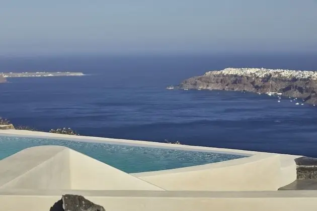 Vinsanto Honeymoon Villa with private heated pool and caldera view