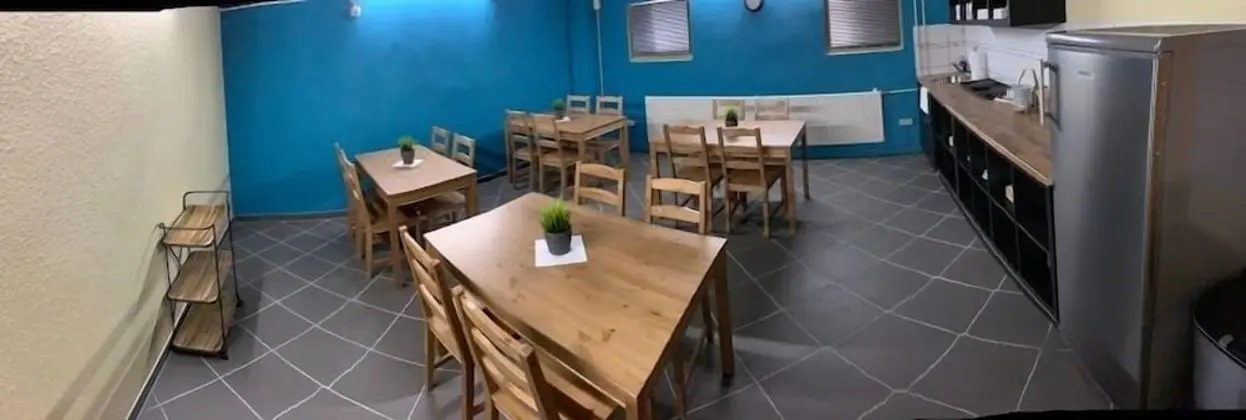 İki Ayrı Yataklı Oda, Ortak Banyo