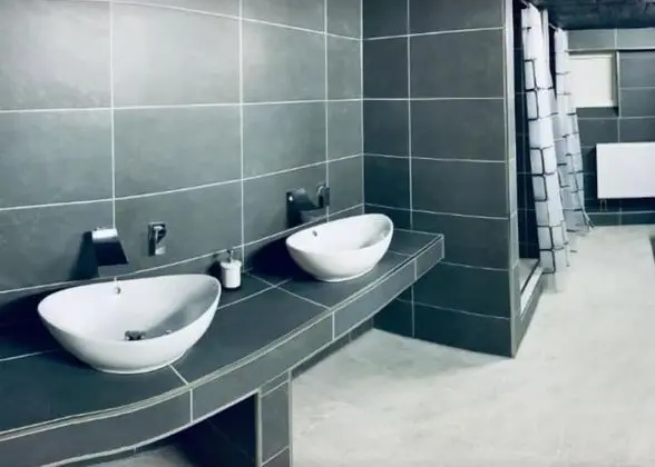 Tek Kişilik Oda, Ortak Banyo