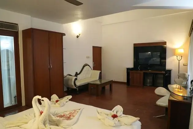 Royal Stüdyo Süit, 1 Çift Kişilik Yatak, Havuz Manzaralı, Havuz Kenarı