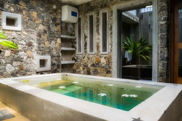 Deluxe Family Suite with Pool View