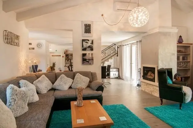 Villa, 4 Yatak Odası, Şömine