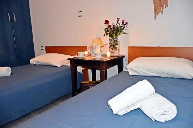Villa (White)