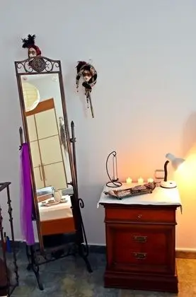 Villa (White)