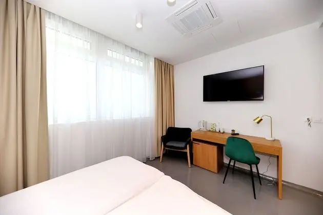 Luxury Oda