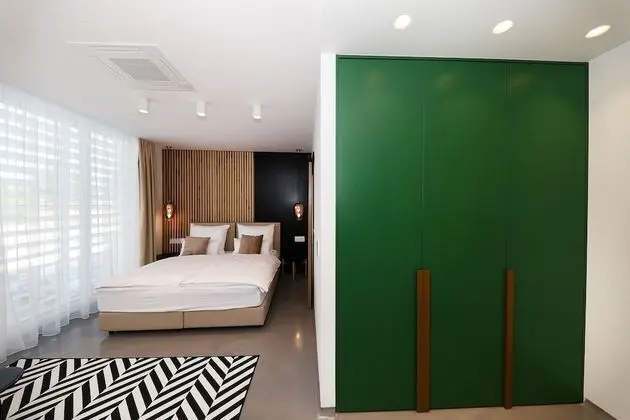 Luxury Oda