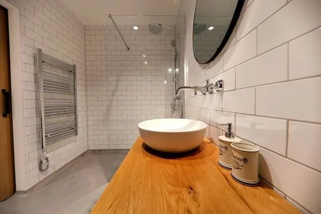 Luxury Oda