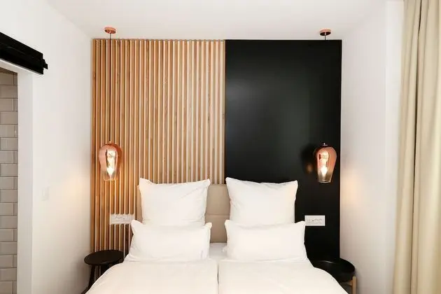 Luxury Oda
