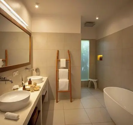 Junior Villa, 1 En Büyük (King) Boy Yatak ve Çekyat, Sigara İçilmez, Bahçe Manzaralı