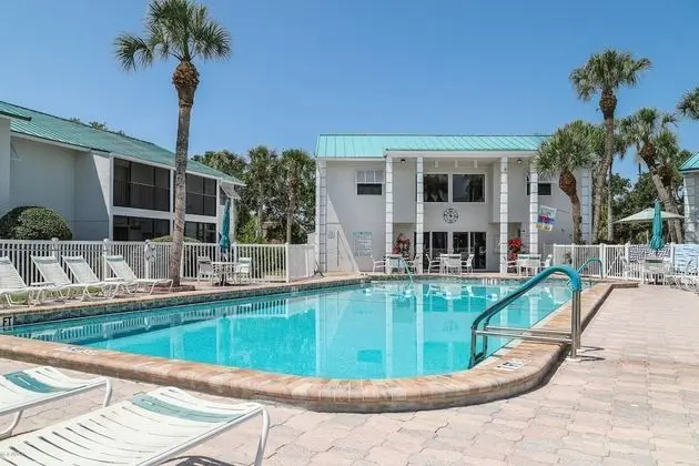 Daire (White Sands Walk to Siesta Beach)