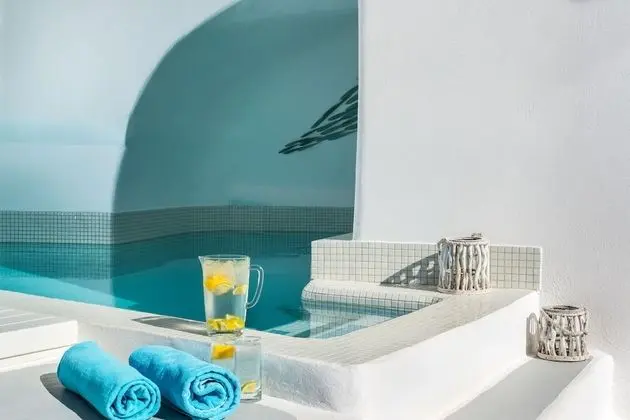 Cream Suite, Heated Private Pool, Caldera View, Higher level, Private terrace (Not secluded)