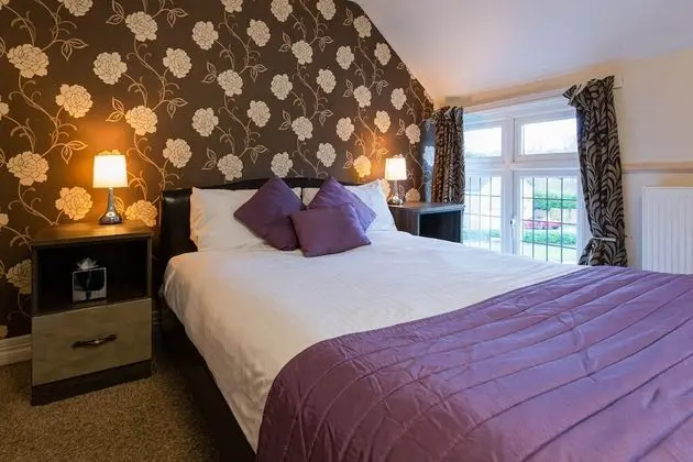 Queen Room with Shower