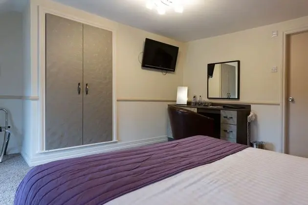 Queen Room with Shower