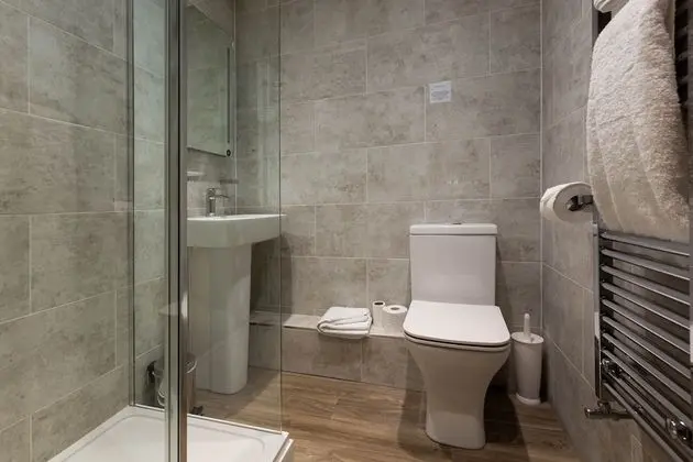 Queen Room with Shower