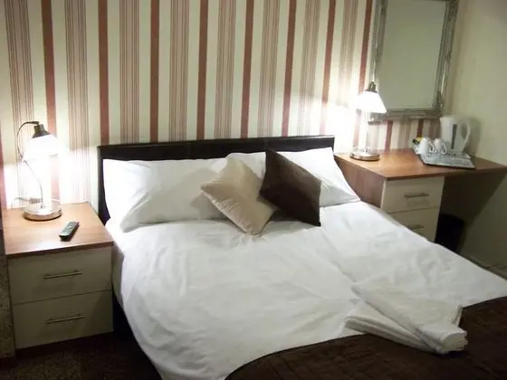 Double Room with Shower and Bath