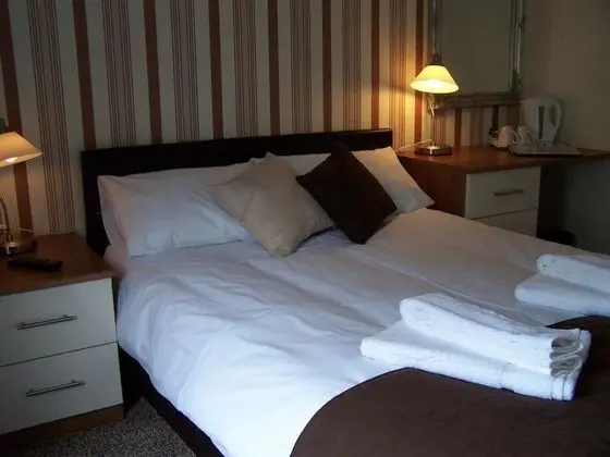 Double Room with Shower and Bath