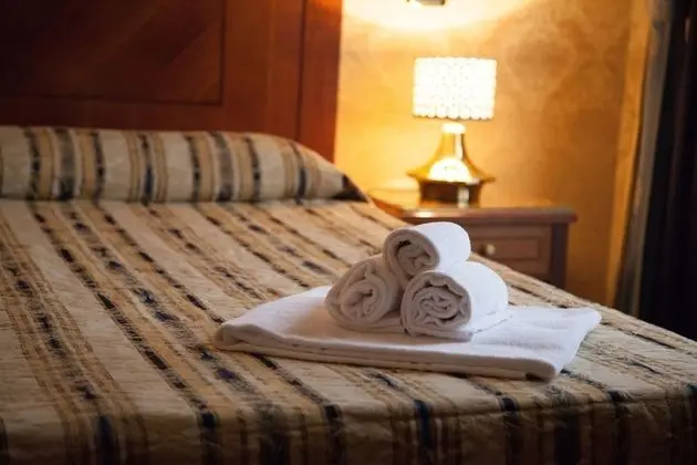 Tek Büyük Yataklı Oda (Via Catone 21)