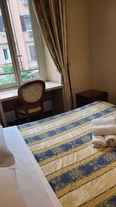 Tek Büyük Yataklı Oda (Via Catone 21)